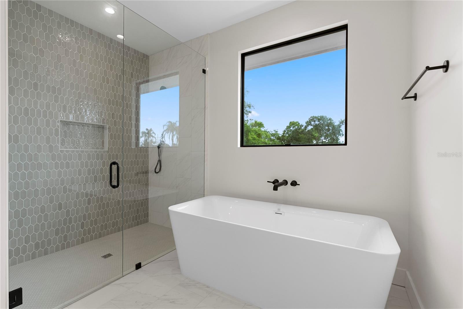 Listing photo id 19 for 2505 Amherst Avenue