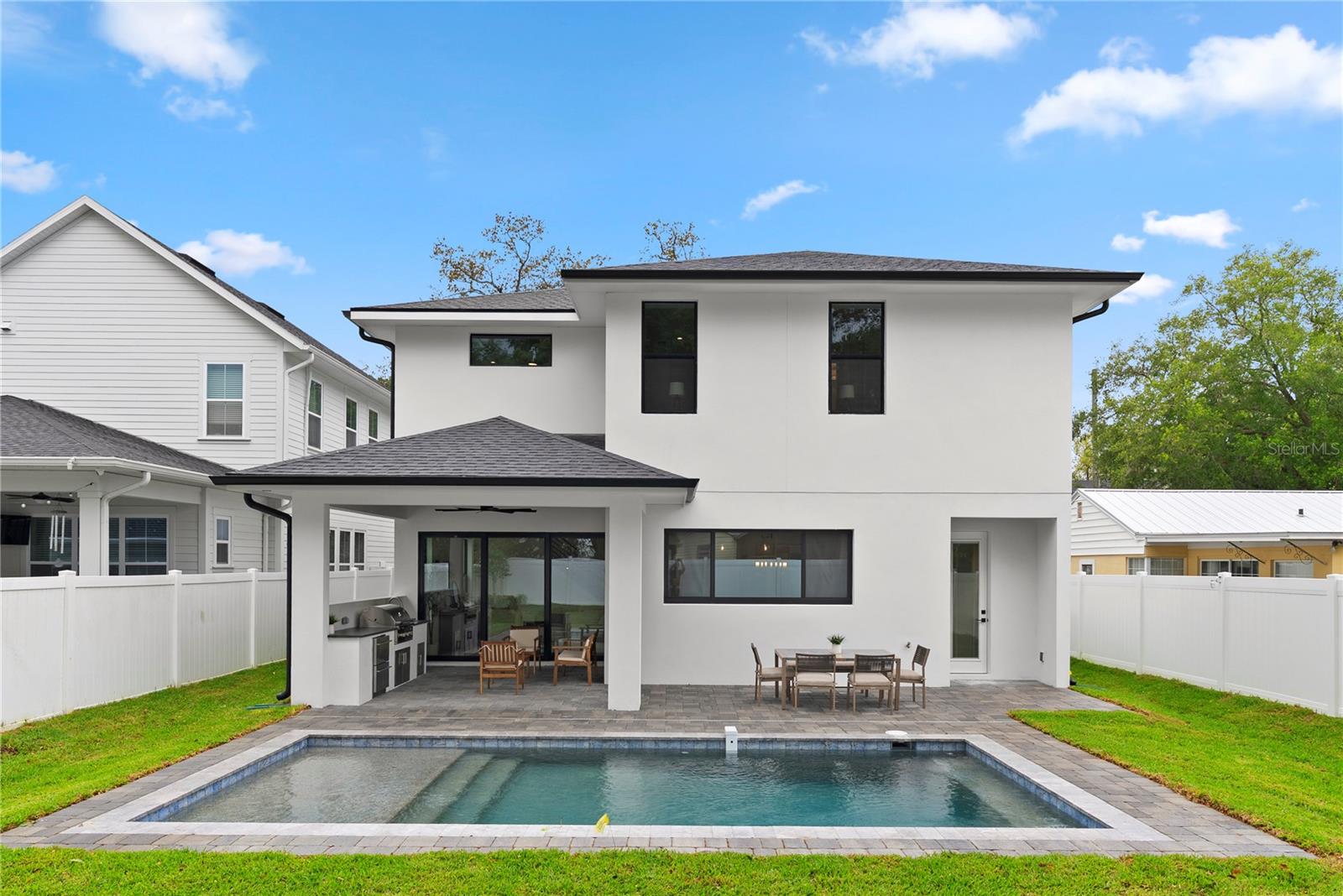 Listing photo id 23 for 2505 Amherst Avenue