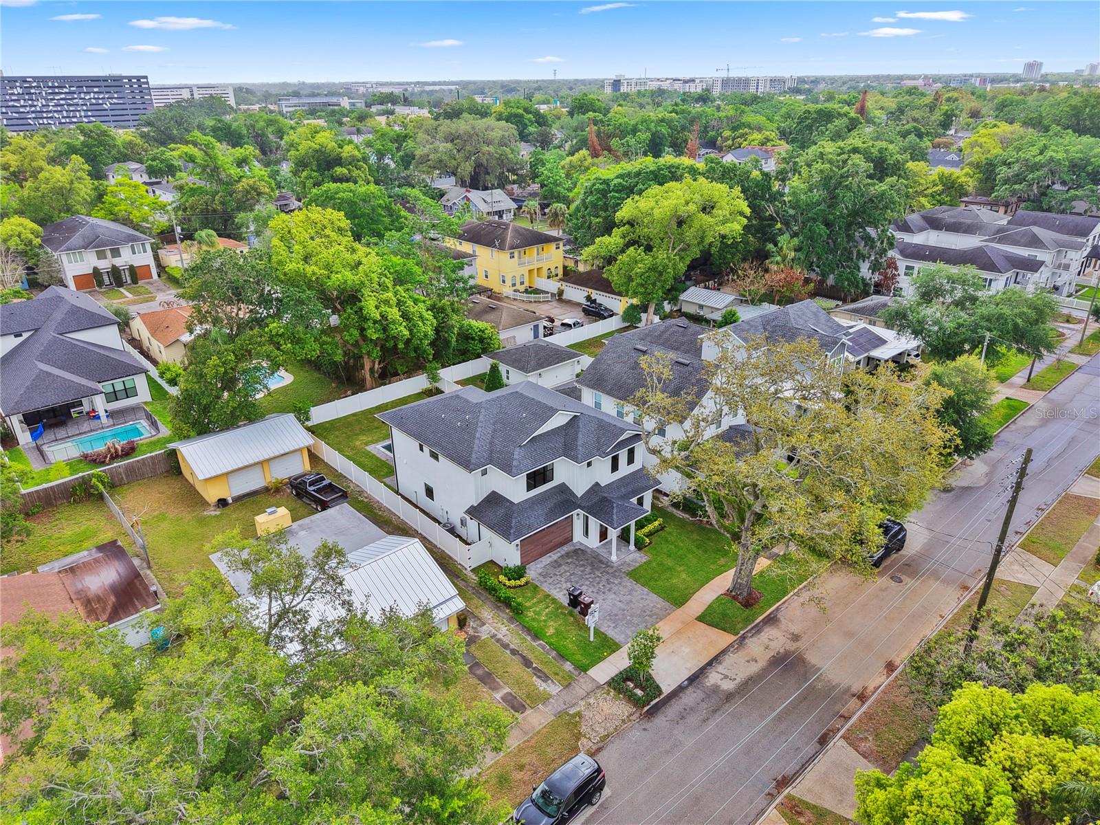 Listing photo id 24 for 2505 Amherst Avenue