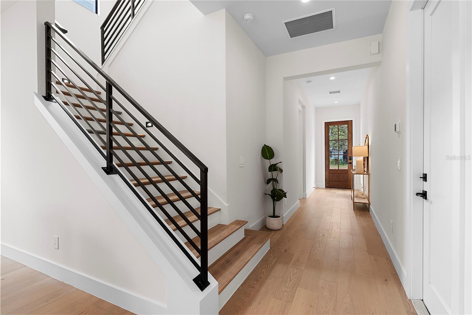 Listing photo id 4 for 2505 Amherst Avenue