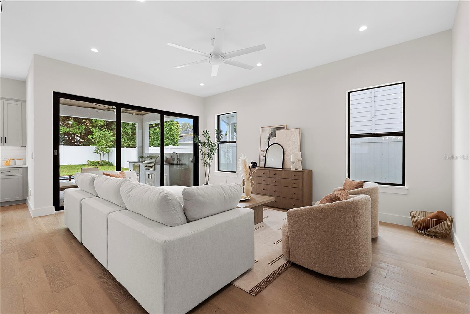 Listing photo id 5 for 2505 Amherst Avenue