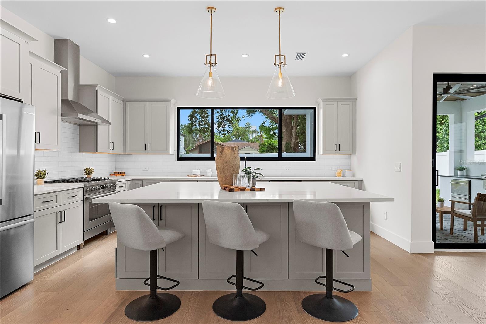 Listing photo id 7 for 2505 Amherst Avenue