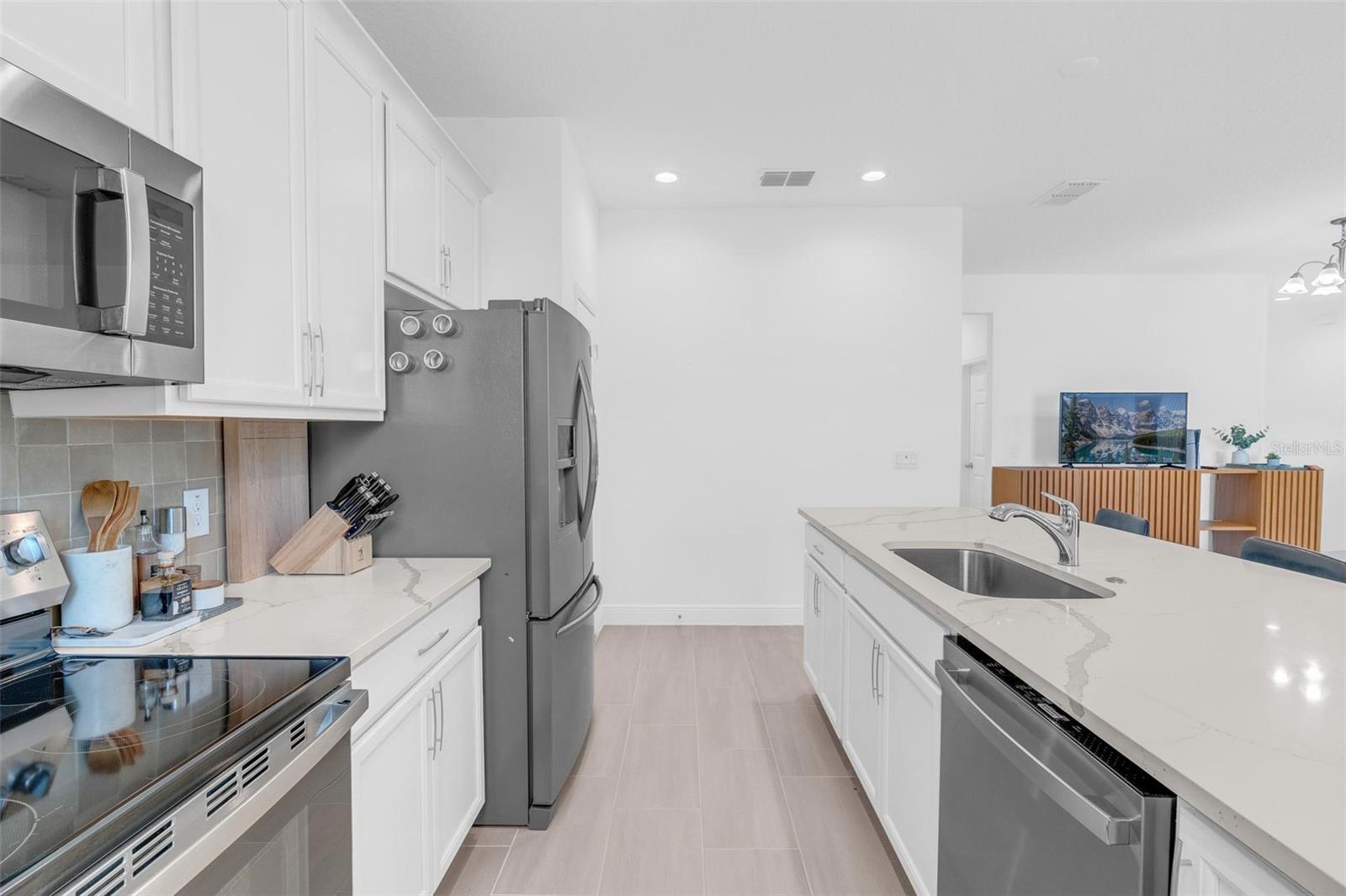 Image 10 of 31 For 14735 Erice Avenue