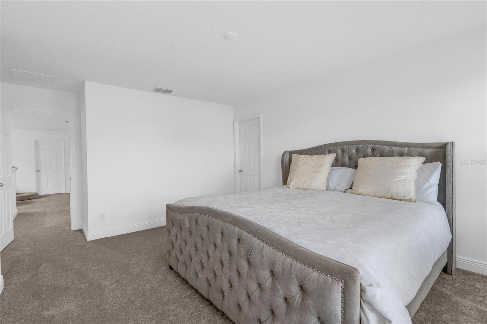 Image 18 of 31 For 14735 Erice Avenue