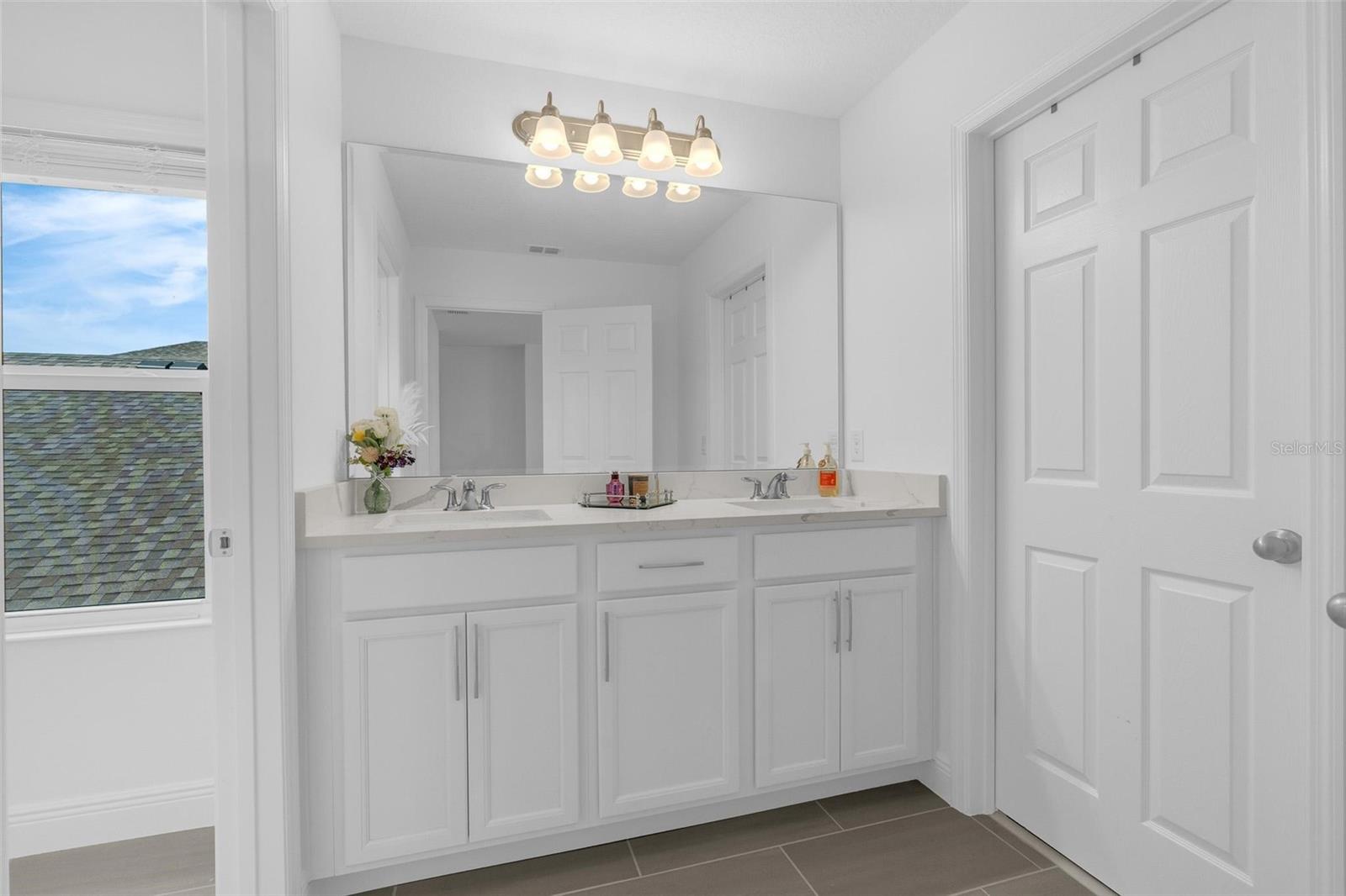 Image 26 of 31 For 14735 Erice Avenue