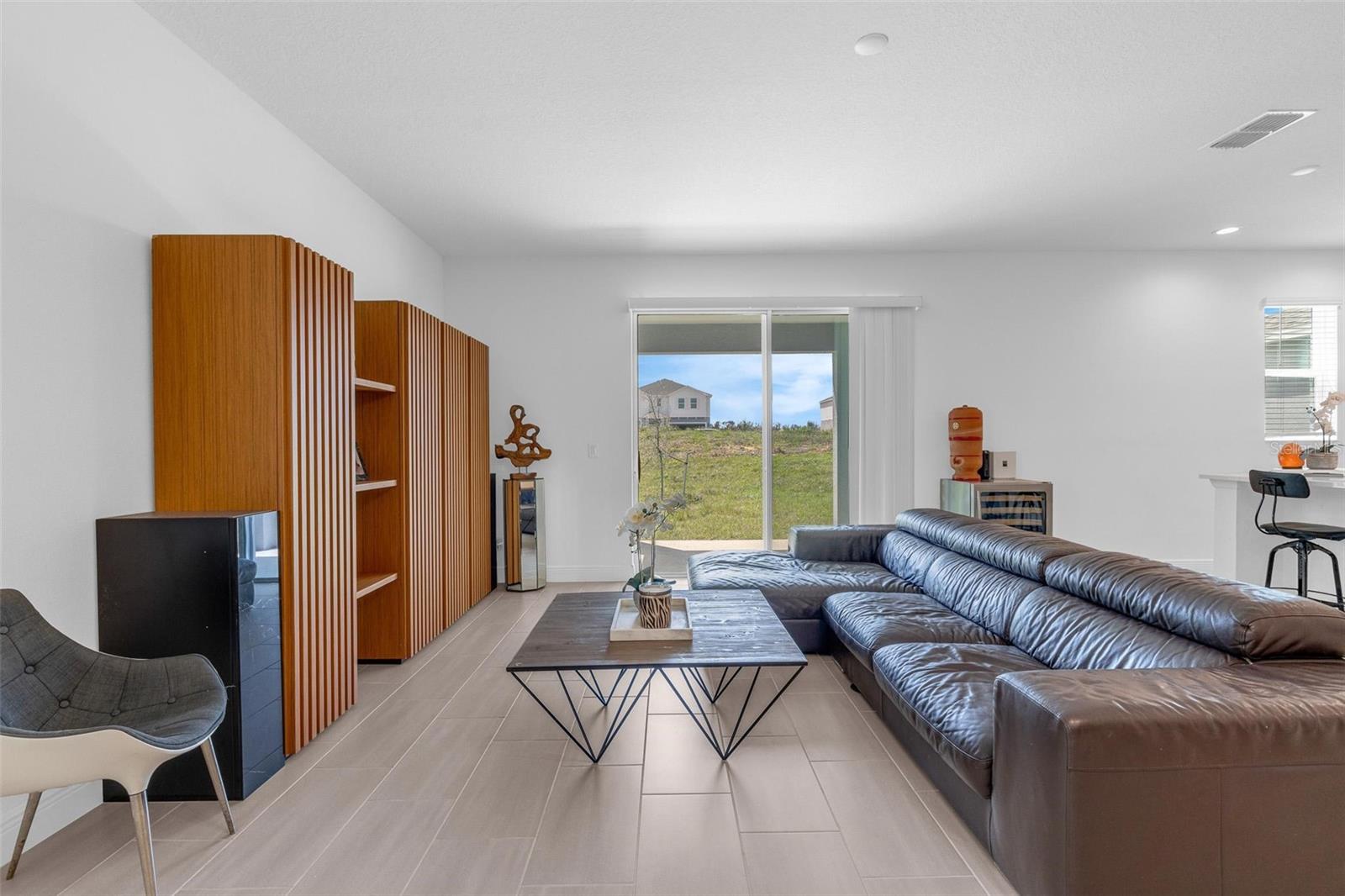 Image 3 of 31 For 14735 Erice Avenue