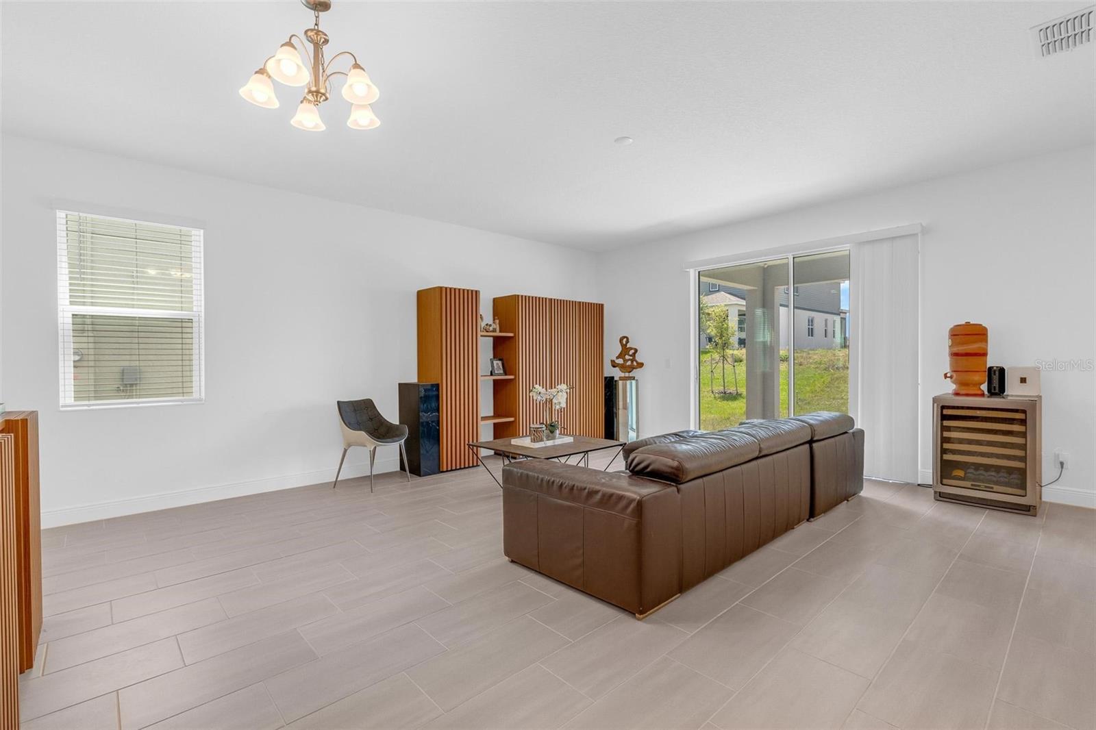 Image 4 of 31 For 14735 Erice Avenue