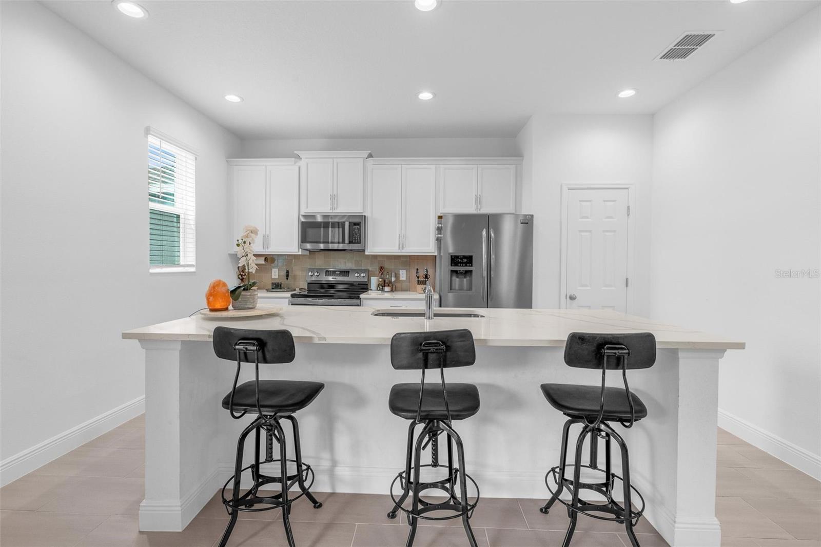 Image 6 of 31 For 14735 Erice Avenue