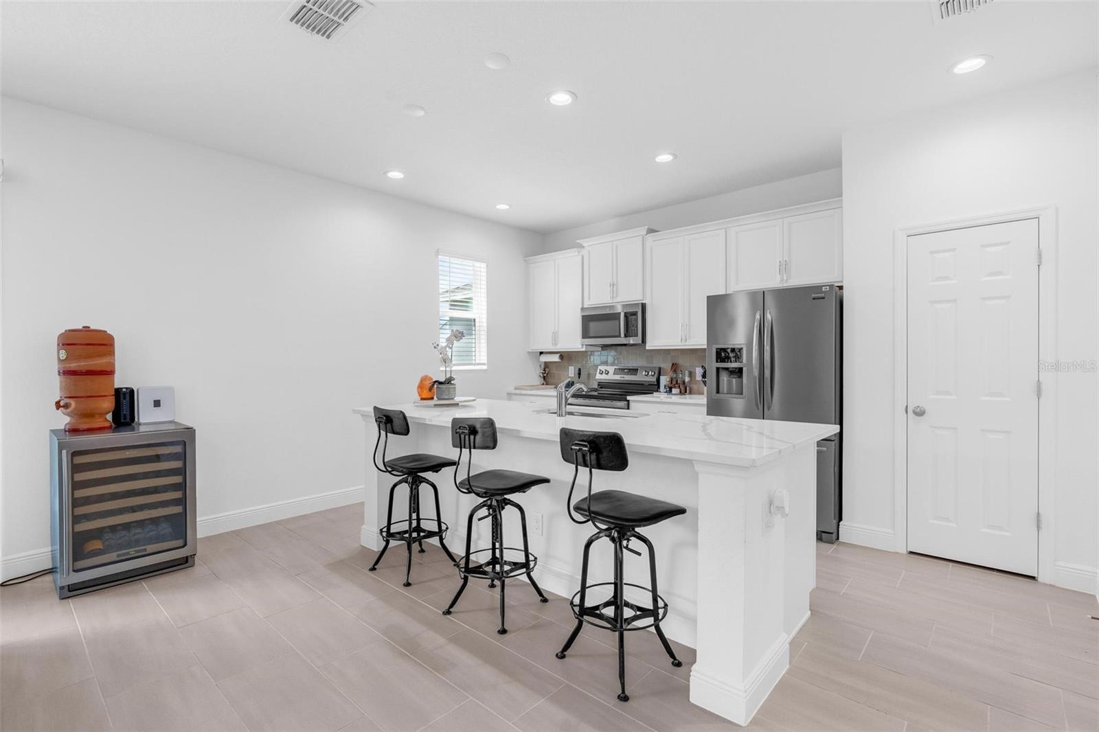 Image 7 of 31 For 14735 Erice Avenue