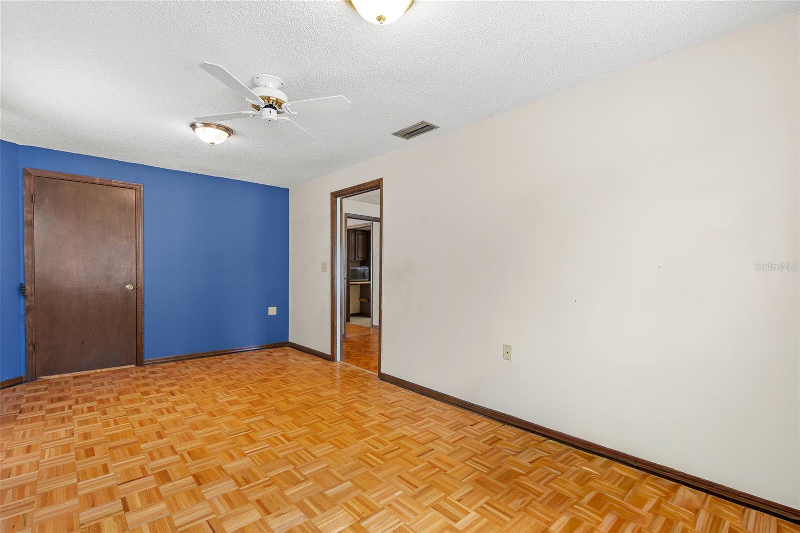 Image 11 of 33 For 1525 Swann Avenue