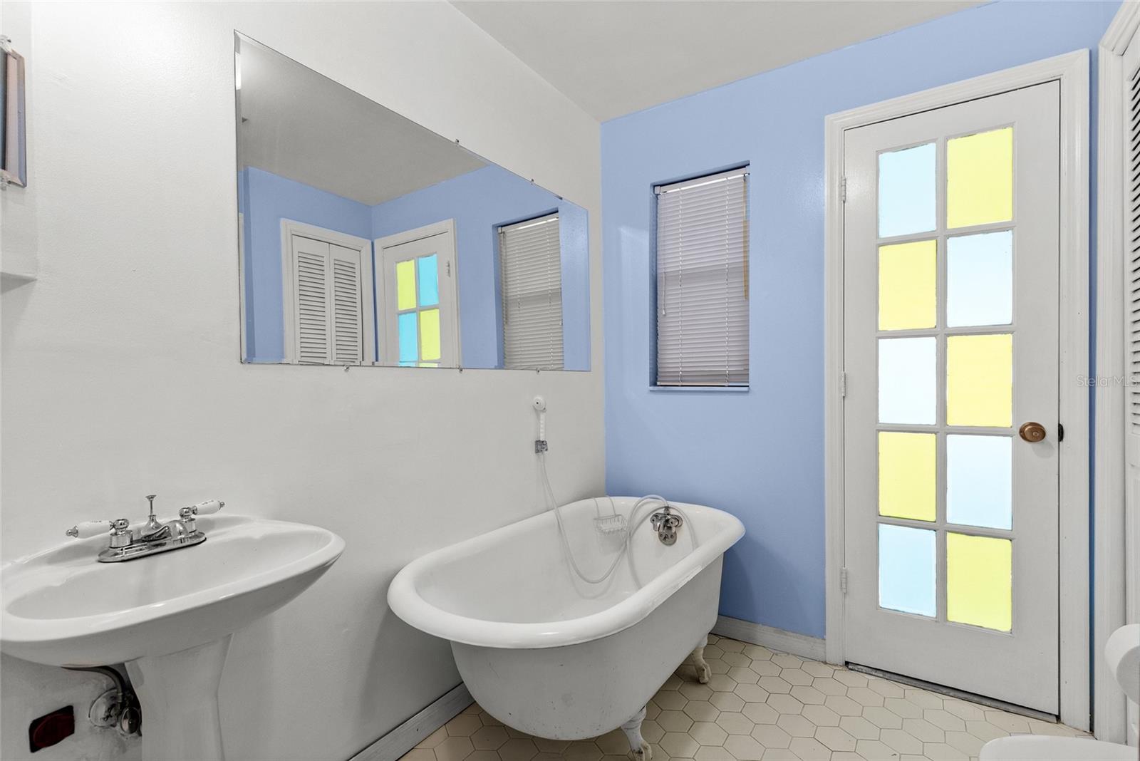 Image 14 of 33 For 1525 Swann Avenue