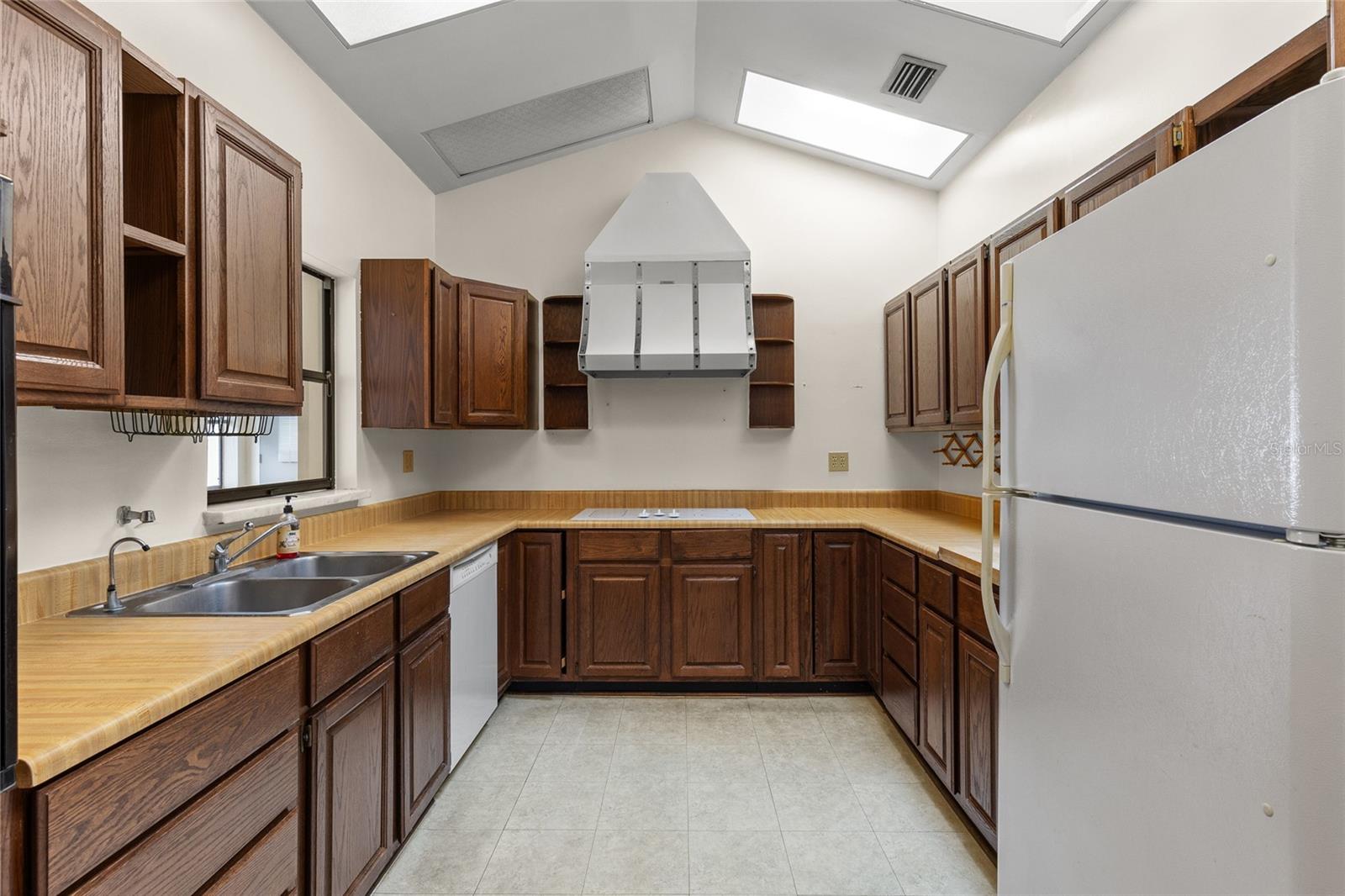 Image 17 of 33 For 1525 Swann Avenue