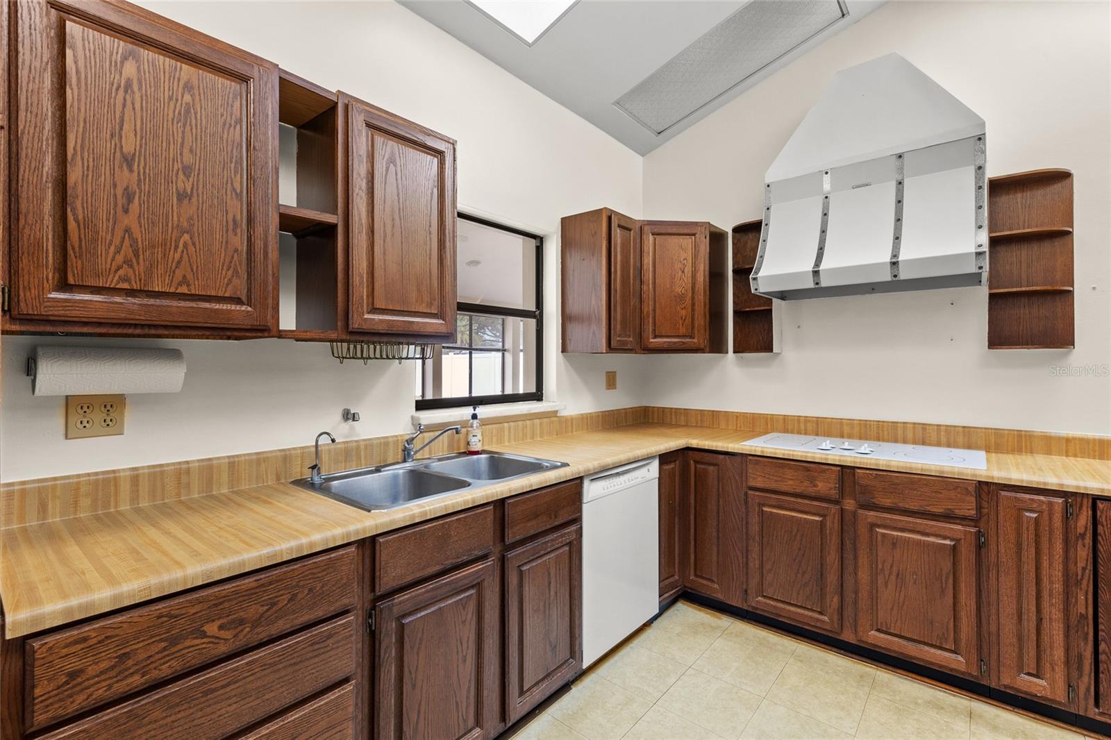 Image 18 of 33 For 1525 Swann Avenue