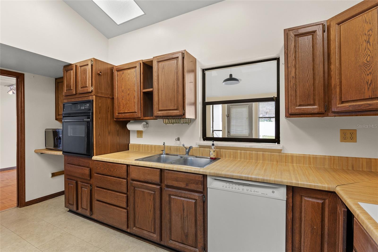 Image 19 of 33 For 1525 Swann Avenue