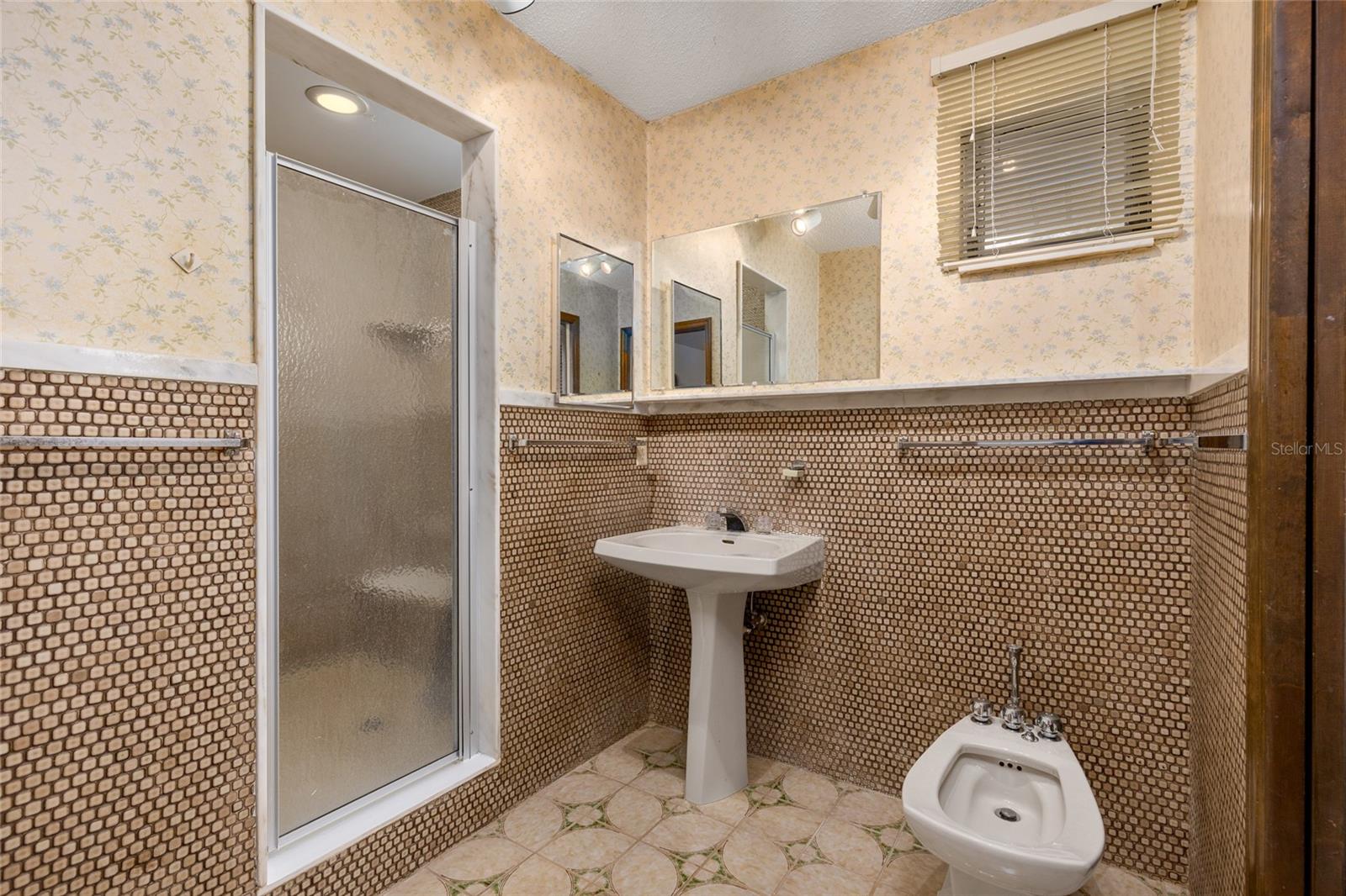 Image 25 of 33 For 1525 Swann Avenue