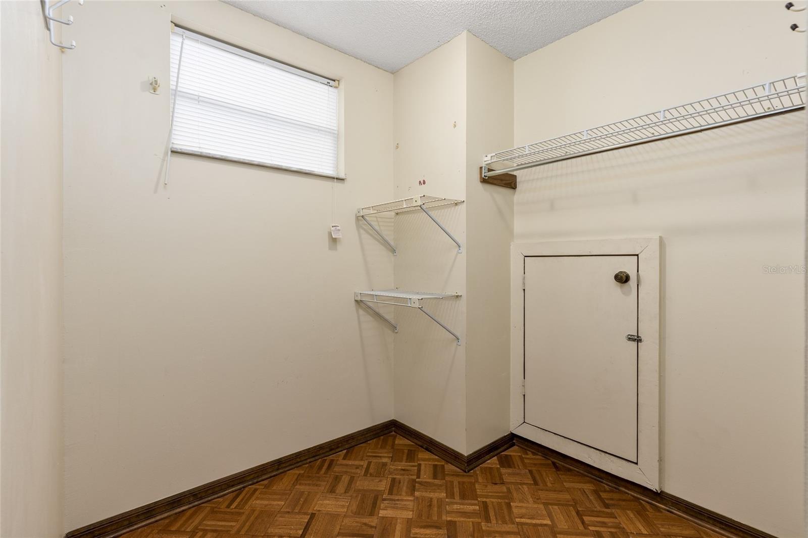 Image 28 of 33 For 1525 Swann Avenue