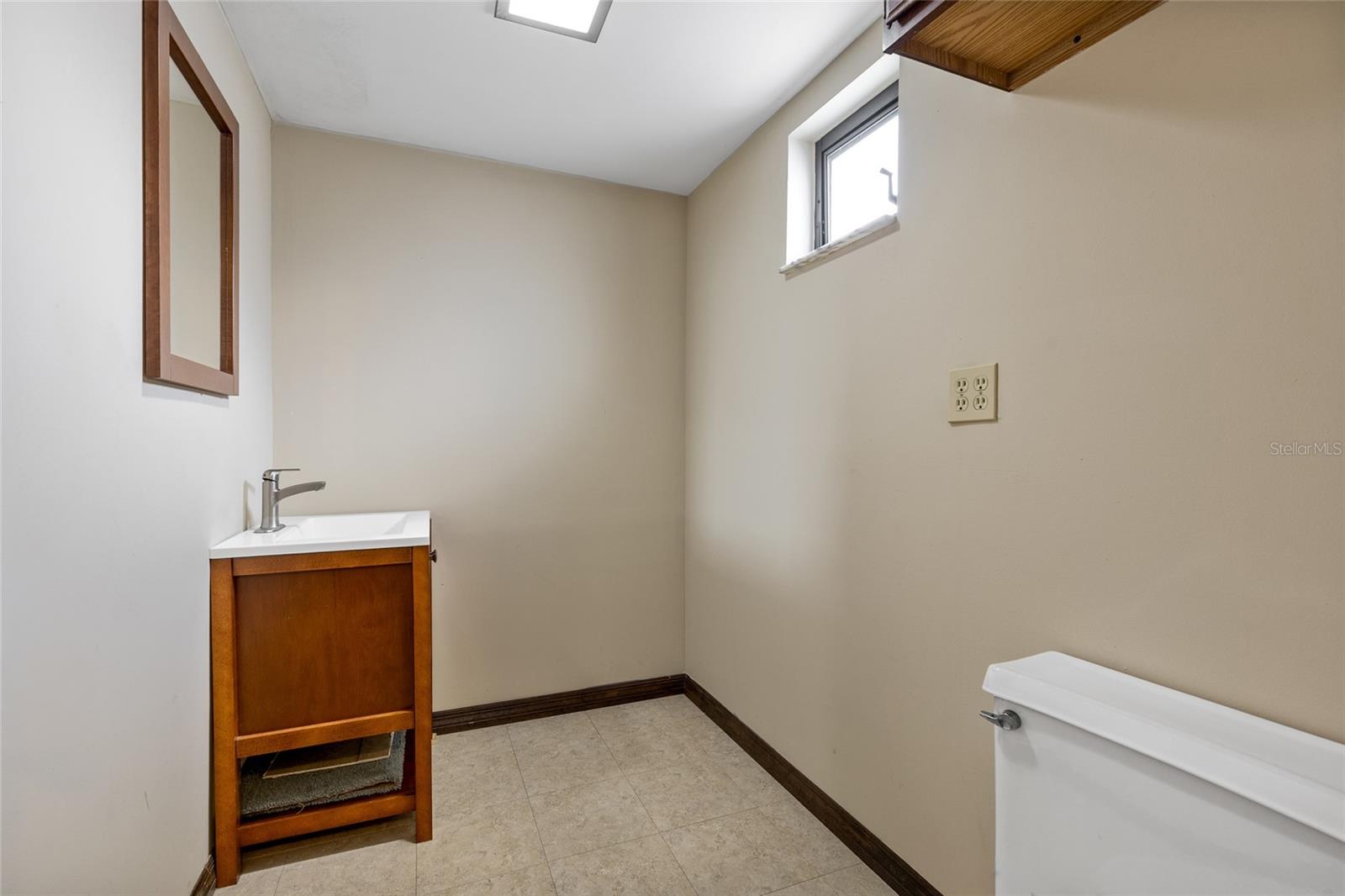 Image 32 of 33 For 1525 Swann Avenue