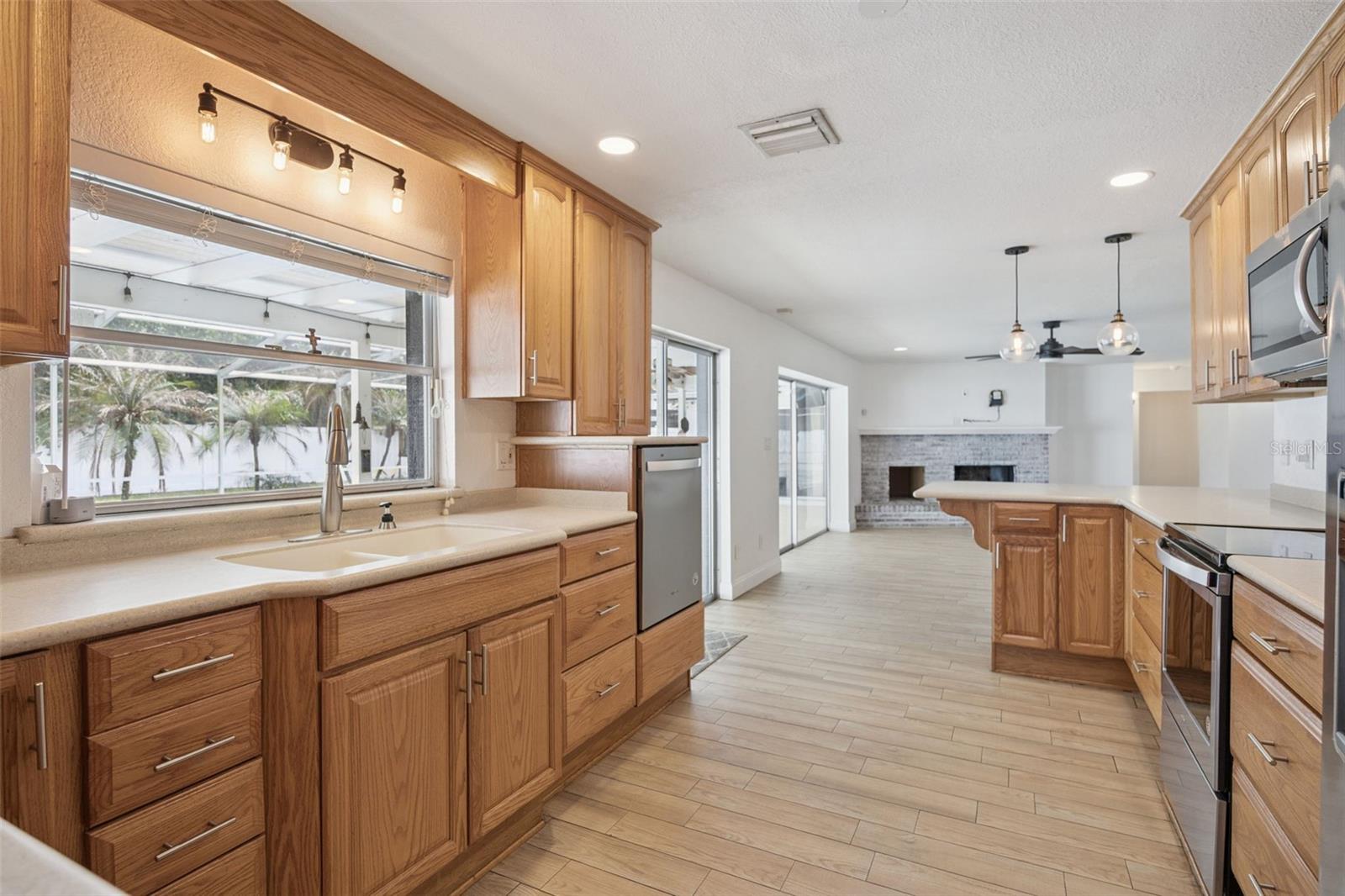 Image 10 of 63 For 603 Sweetwater Boulevard