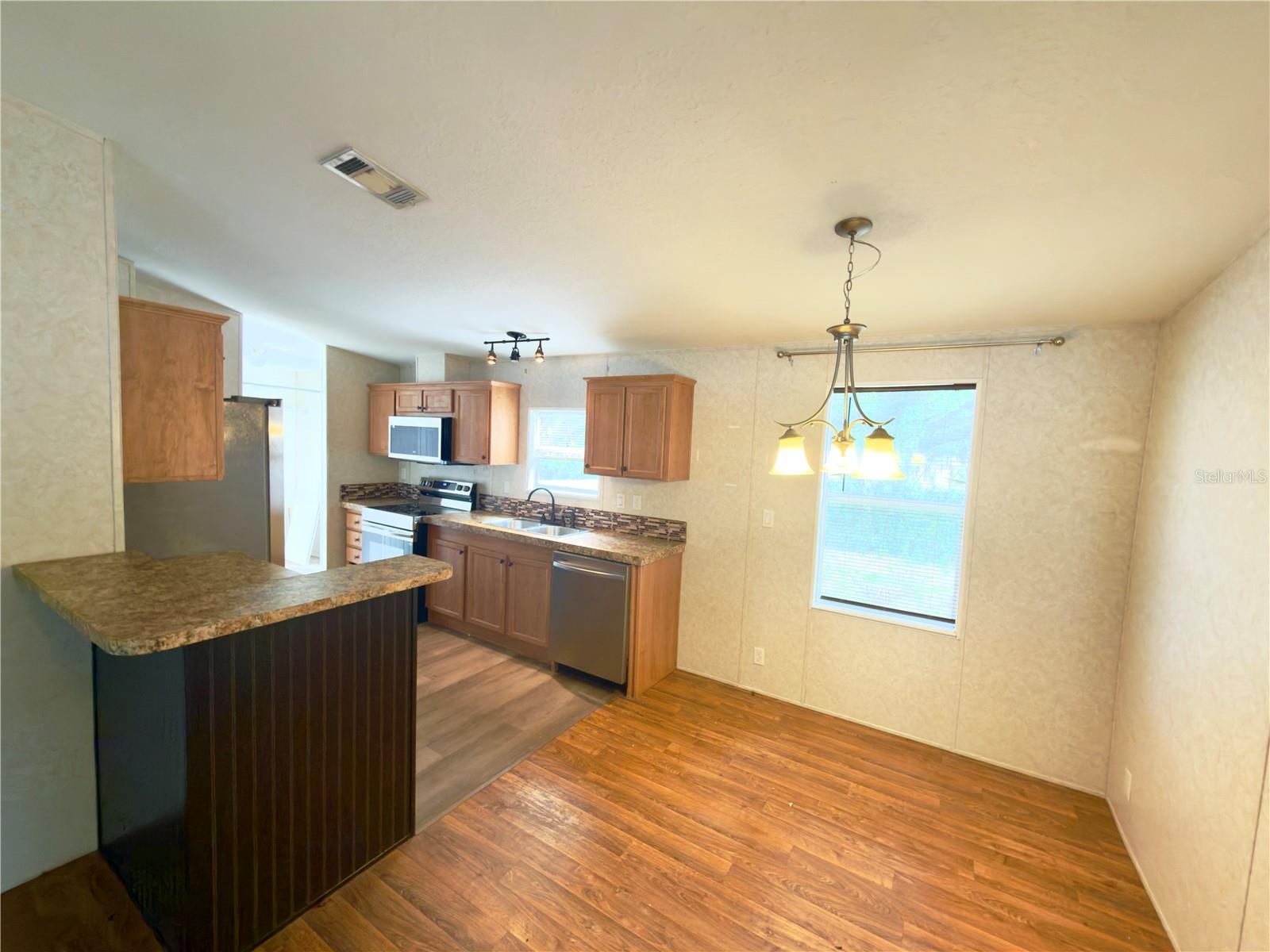 Image 4 of 19 For 2115 Bruce Street