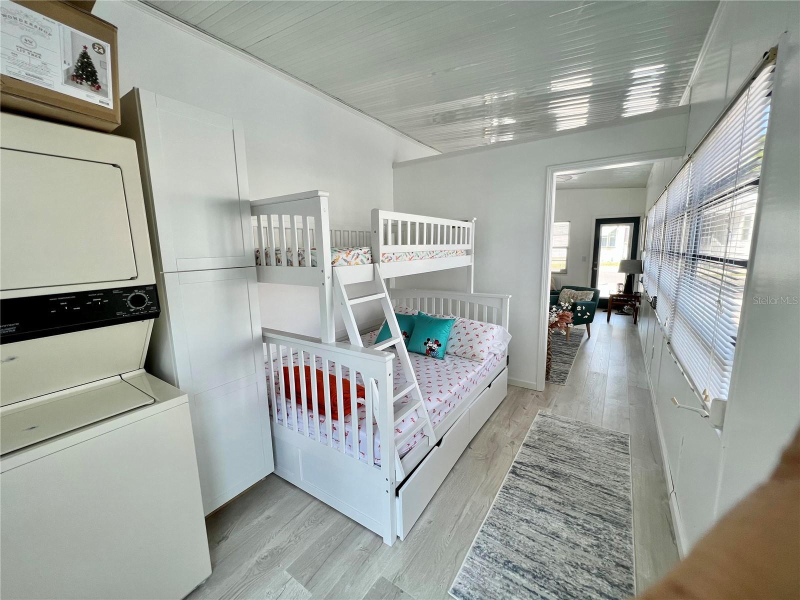 Image 18 of 20 For 9000 Us Highway 192  929