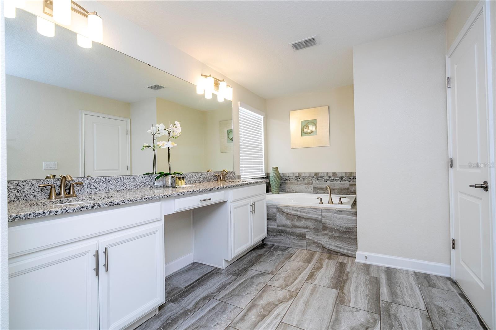 Image 89 of 100 For 1646 Moon Valley Drive