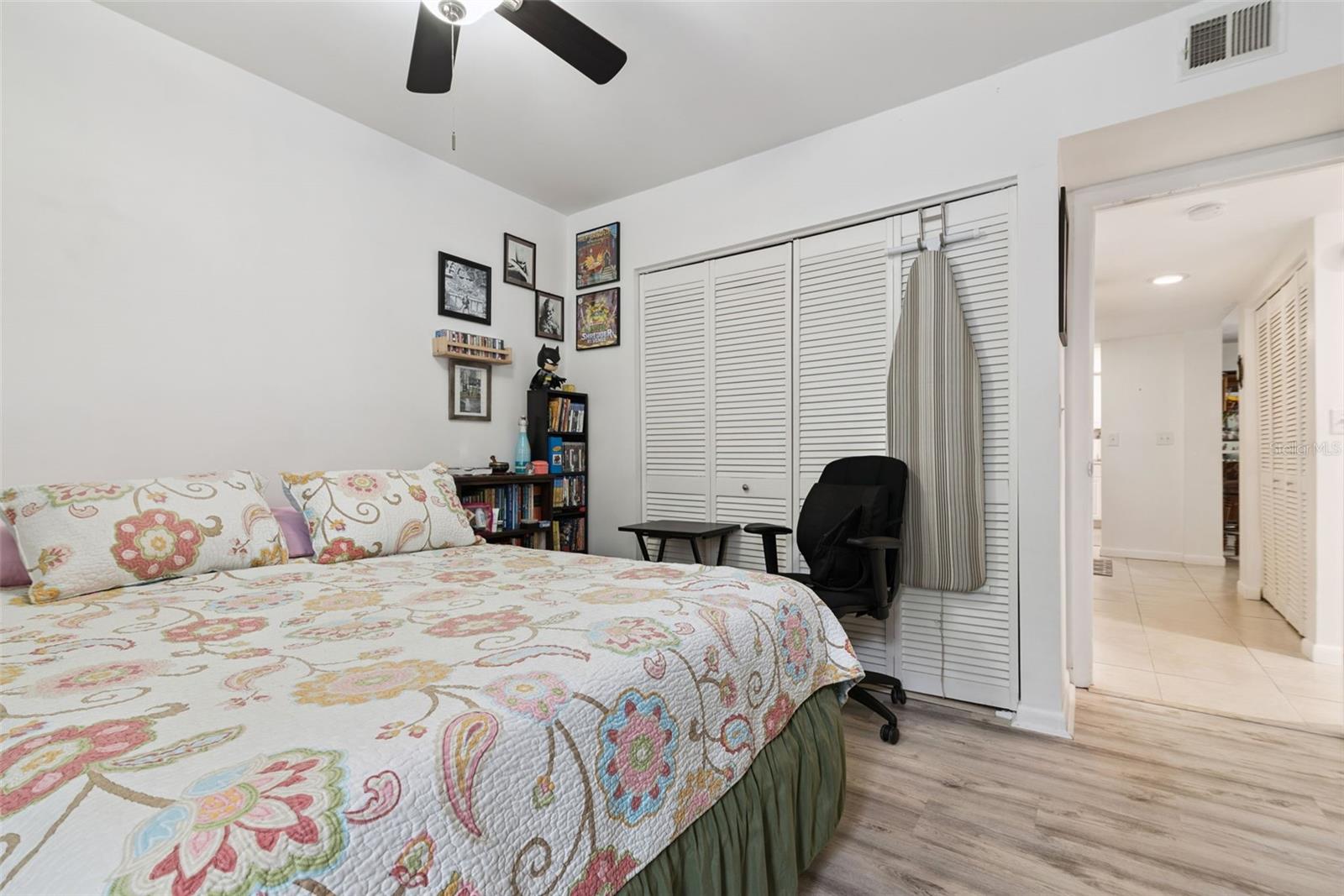 Image 17 of 36 For 530 Cranes Way 107