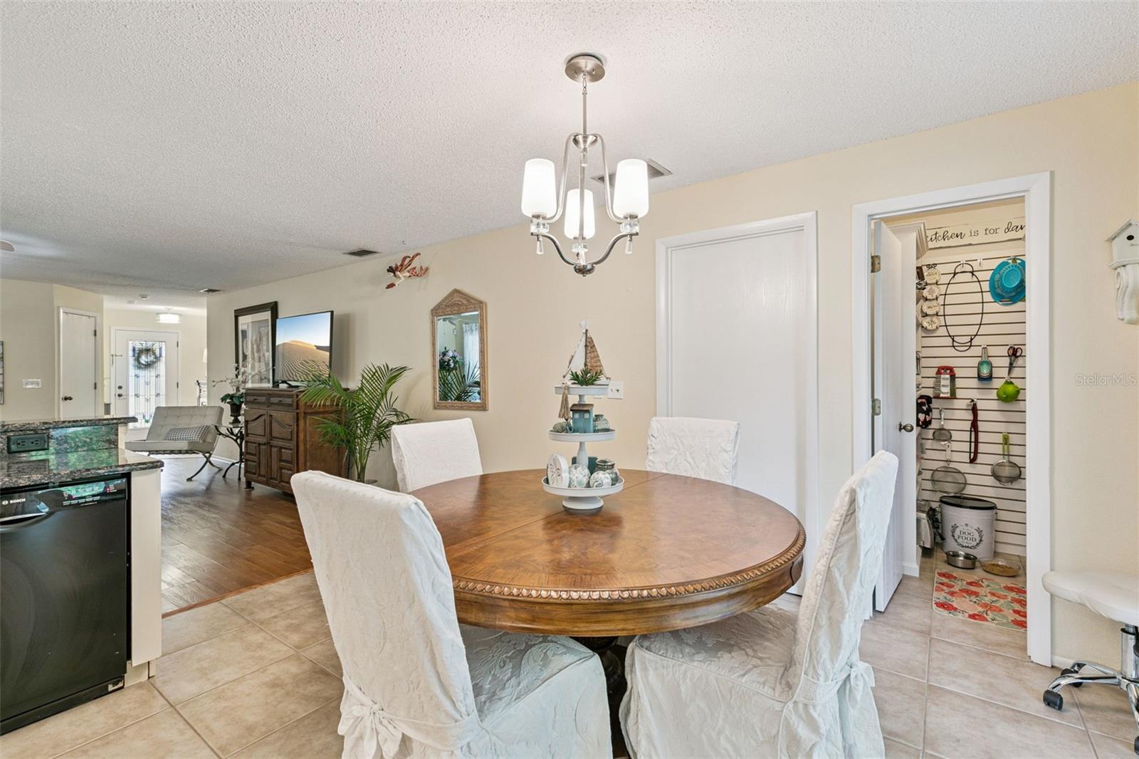 Image 9 of 32 For 371 Augustine Court