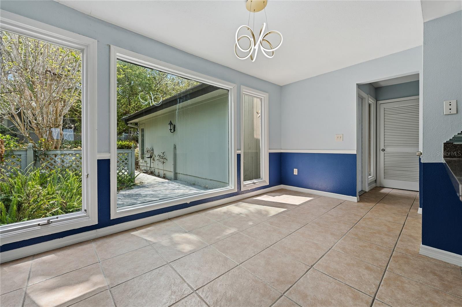 Image 13 of 27 For 1318 Chebon Ct Court Unit E-f