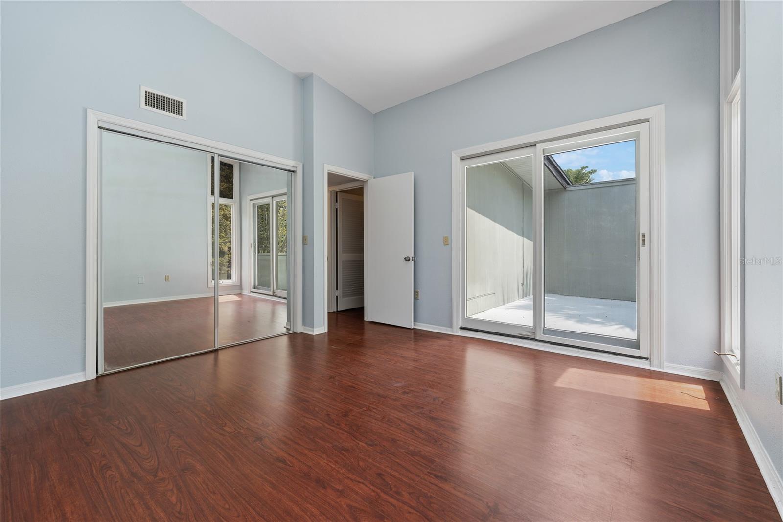 Image 19 of 27 For 1318 Chebon Ct Court Unit E-f