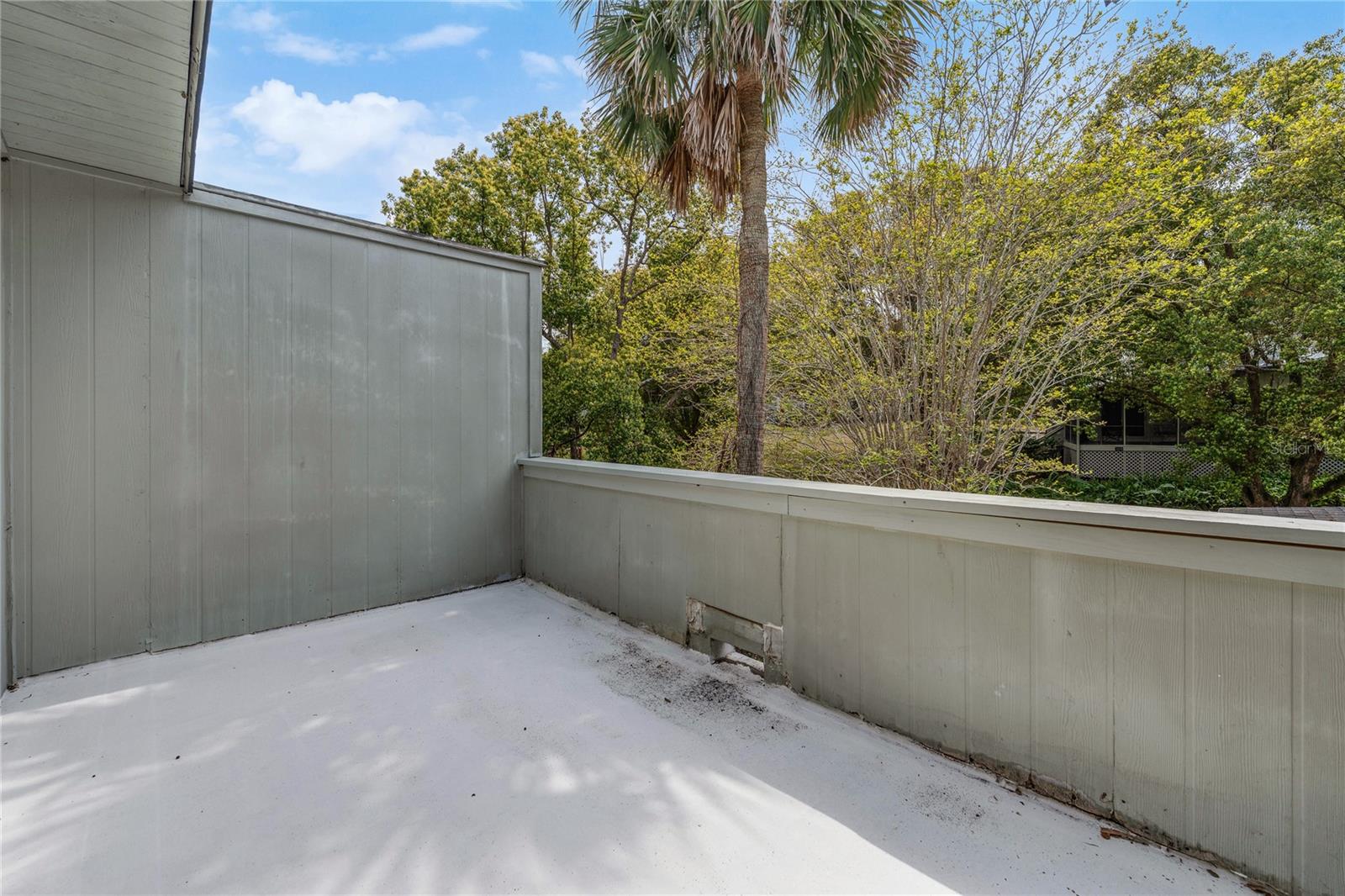 Image 20 of 27 For 1318 Chebon Ct Court Unit E-f