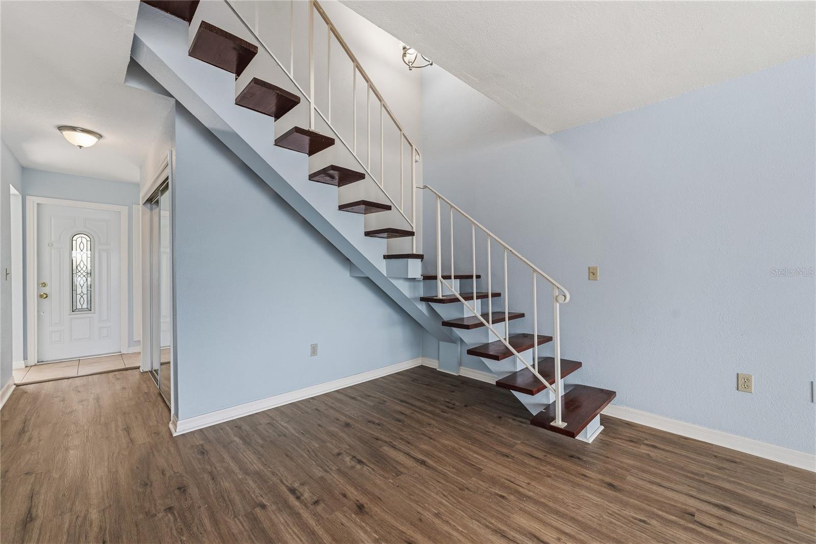 Image 9 of 27 For 1318 Chebon Ct Court Unit E-f