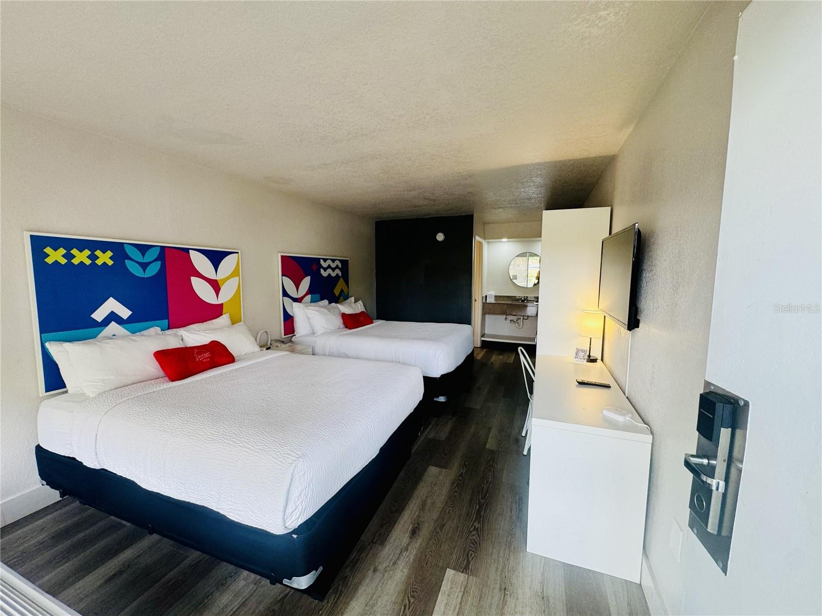 Image 10 of 19 For 2930 Polynesian Isle Boulevard 105