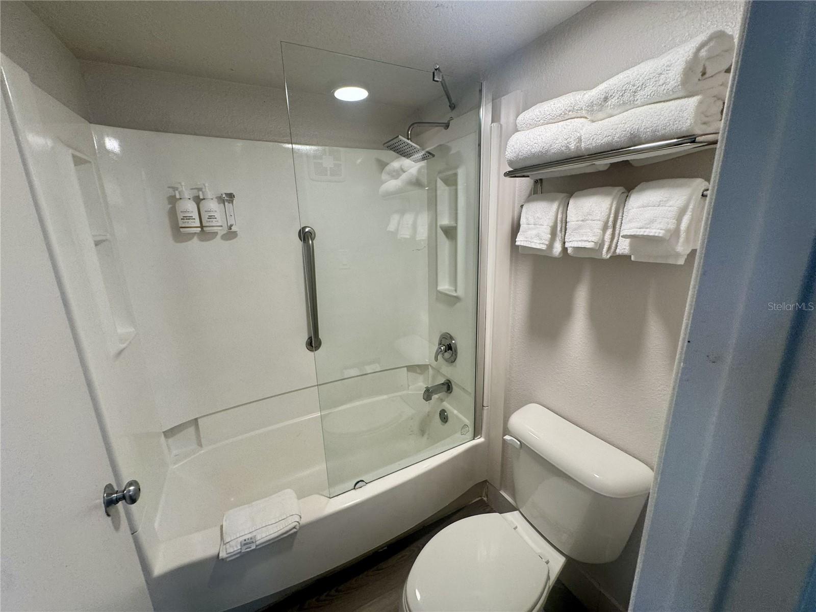 Image 7 of 19 For 2930 Polynesian Isle Boulevard 105