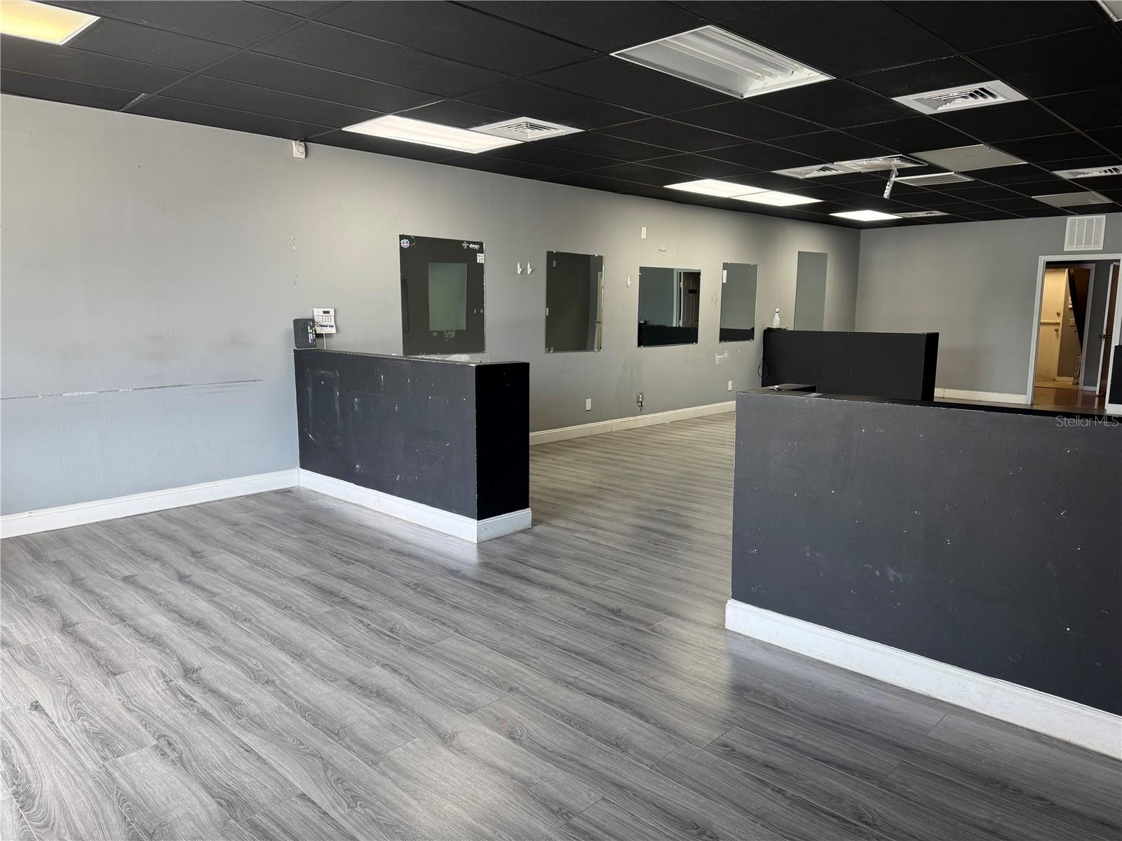 Listing photo id 0 for 302 Tulip Boulevard