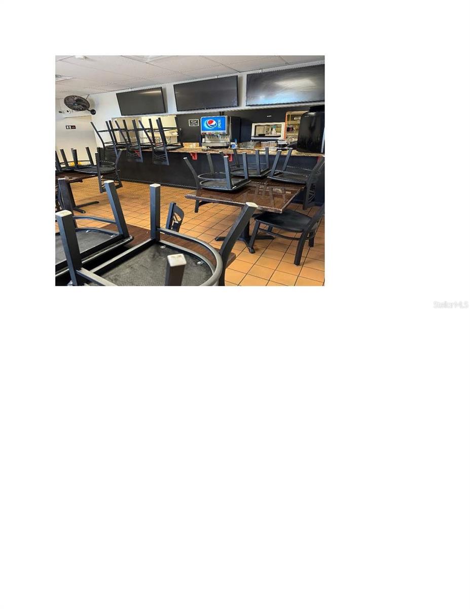 Listing photo id 5 for 302 Tulip Boulevard