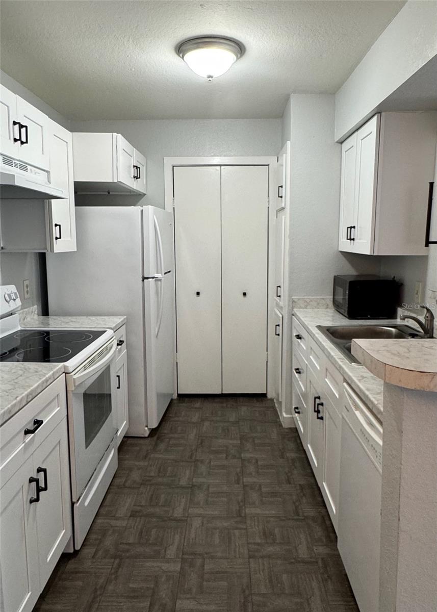 Image 11 of 23 For 5540 Devonbriar Way 203