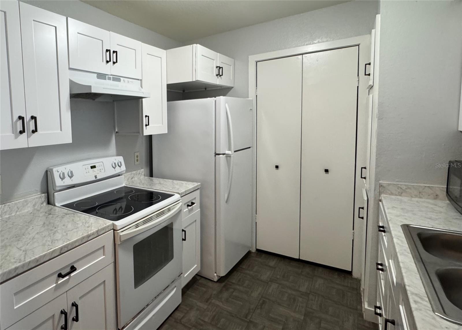 Image 3 of 23 For 5540 Devonbriar Way 203