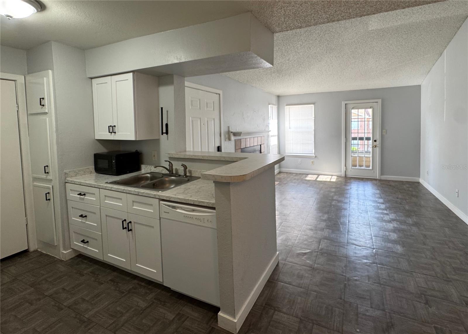 Image 4 of 23 For 5540 Devonbriar Way 203