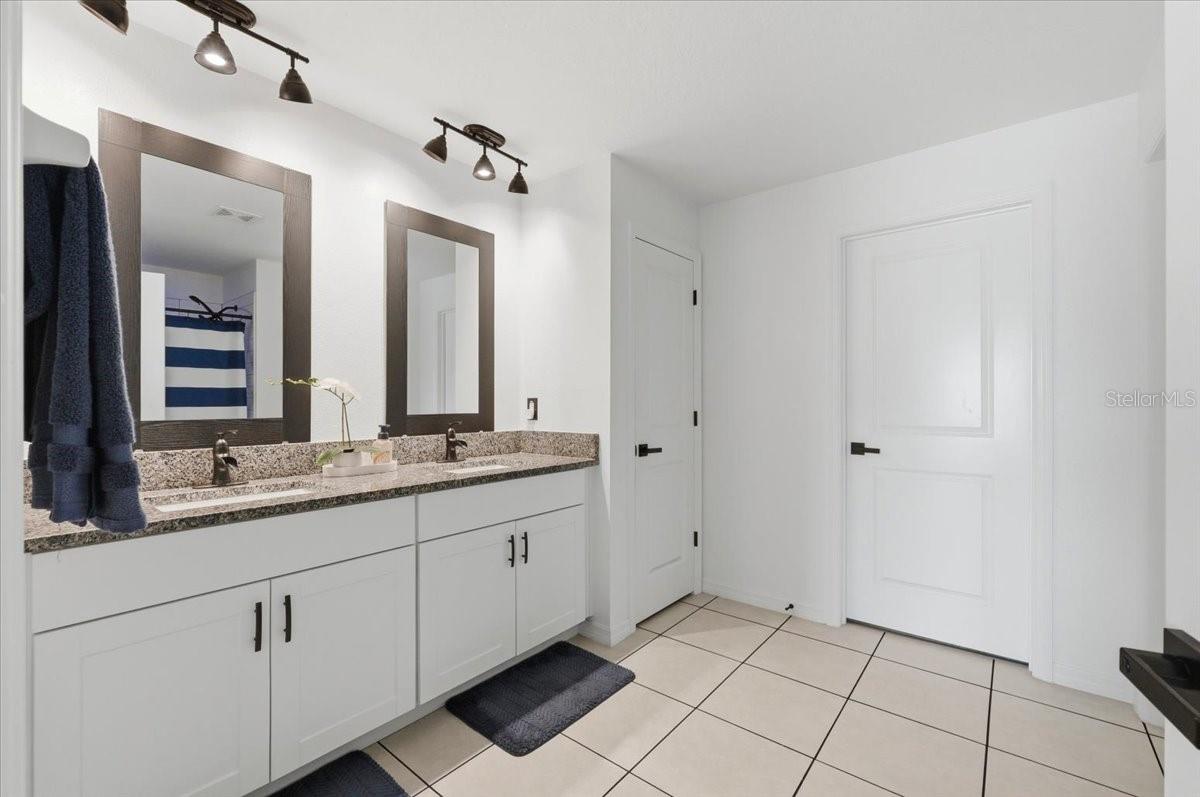 Image 26 of 51 For 1923 Red Loop