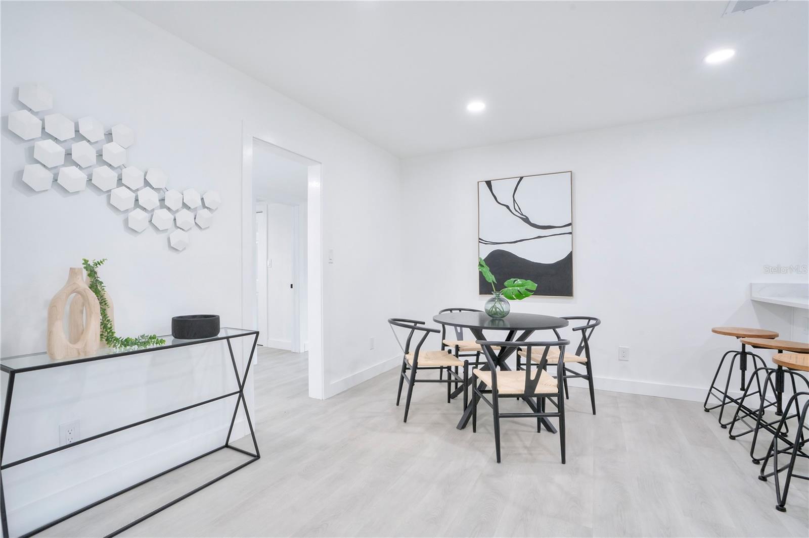 Image 17 of 43 For 3925 De Kalb Drive