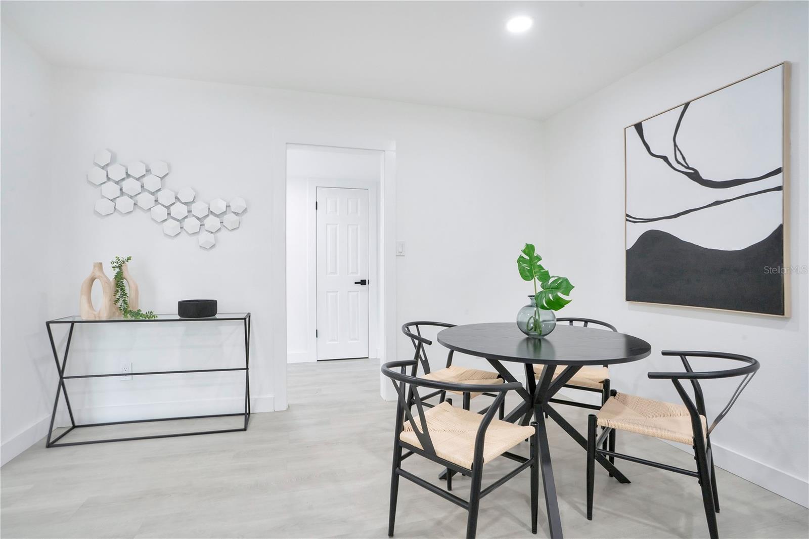 Image 18 of 43 For 3925 De Kalb Drive