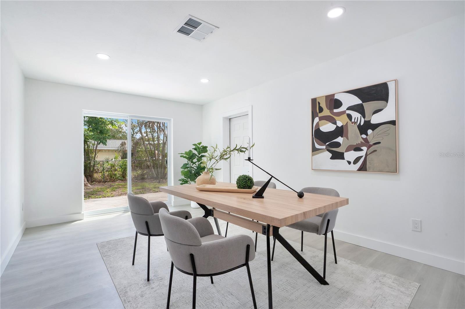 Image 21 of 43 For 3925 De Kalb Drive