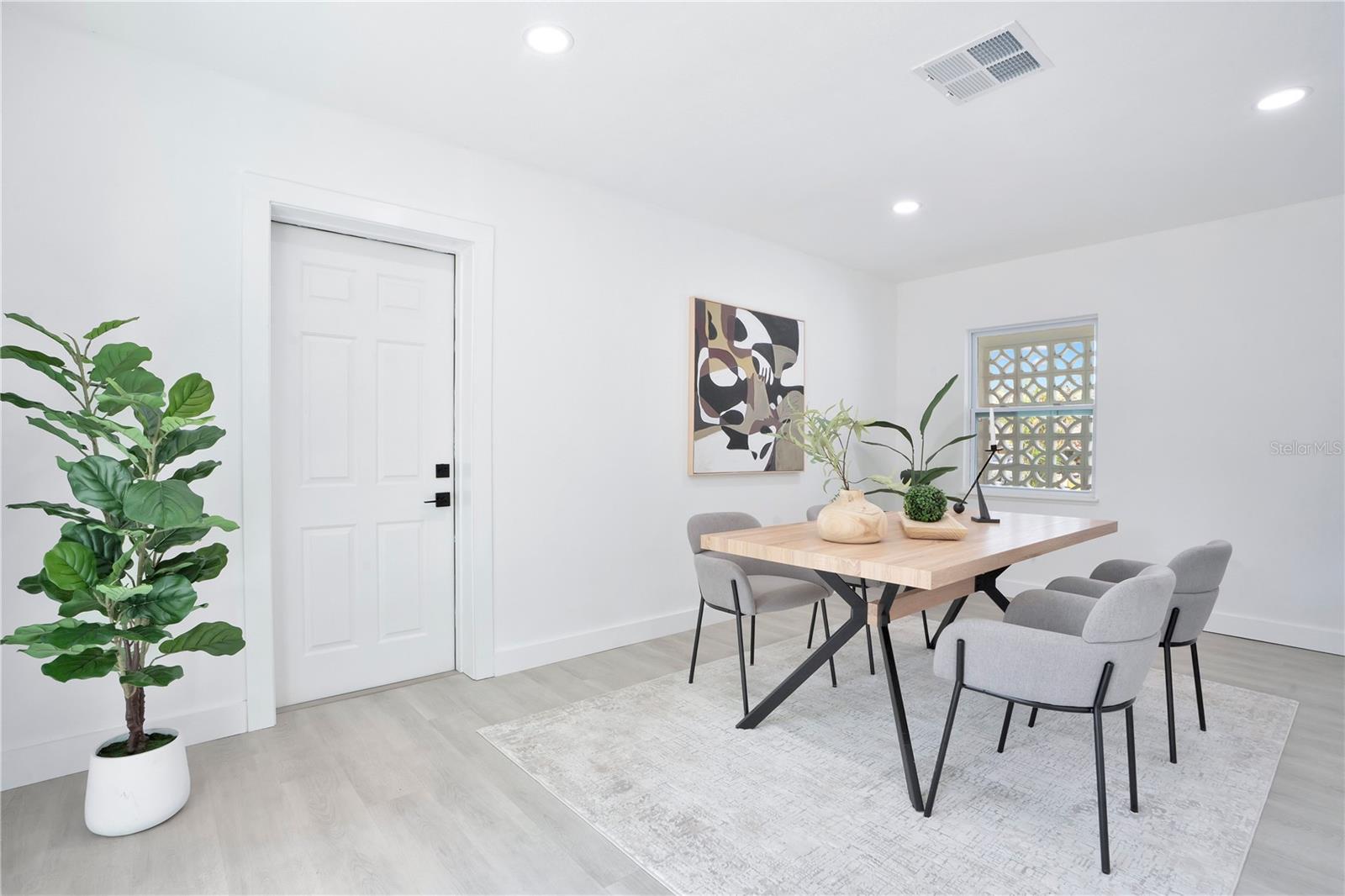 Image 22 of 43 For 3925 De Kalb Drive