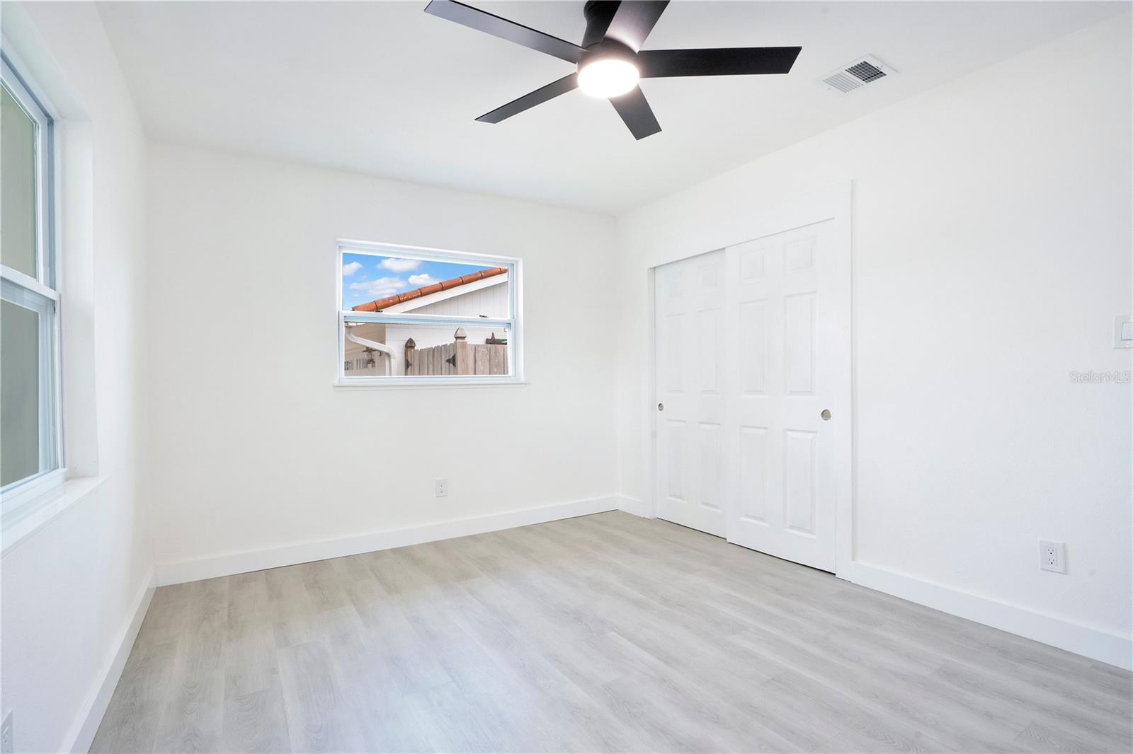 Image 23 of 43 For 3925 De Kalb Drive