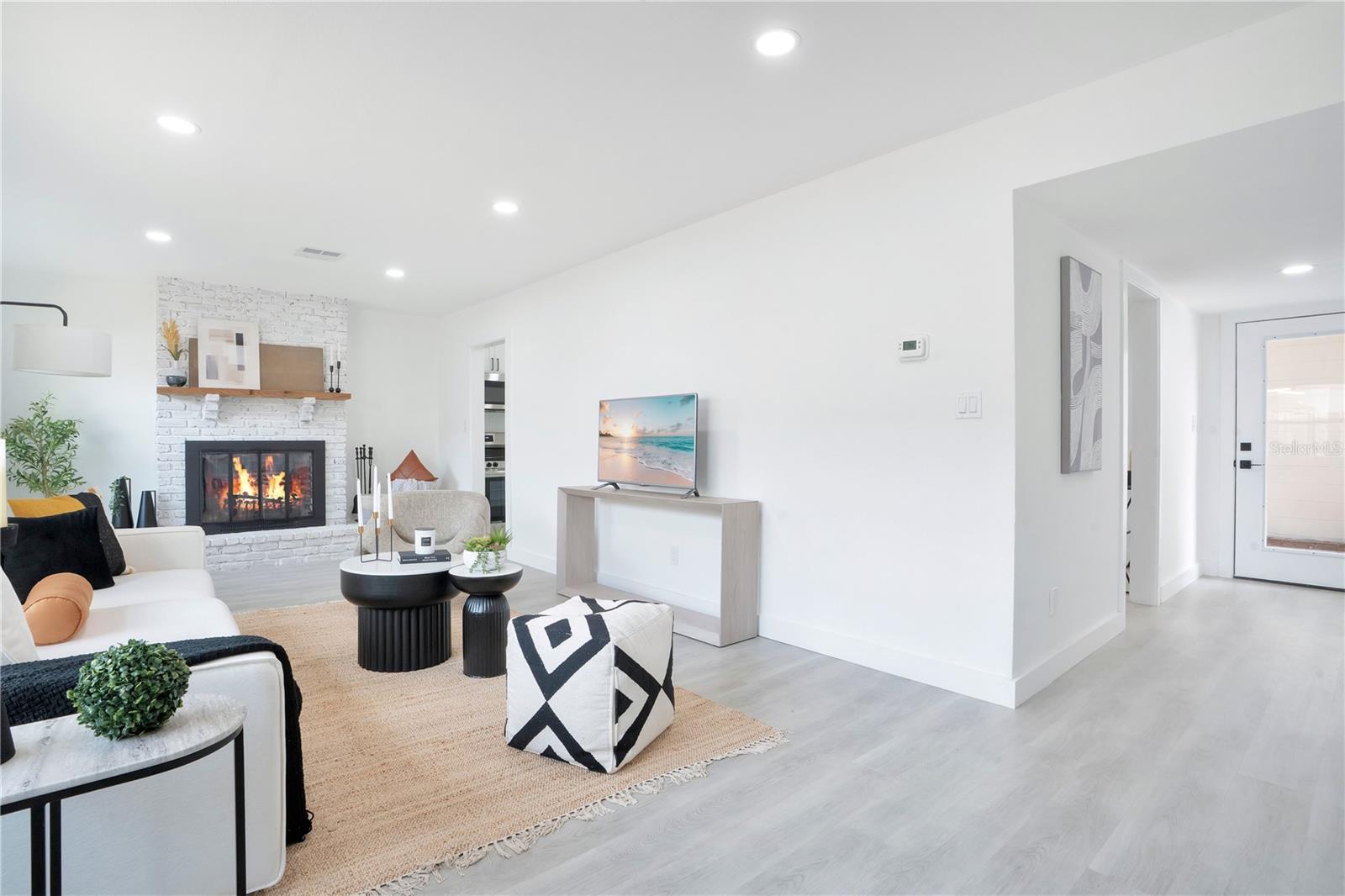 Image 3 of 43 For 3925 De Kalb Drive