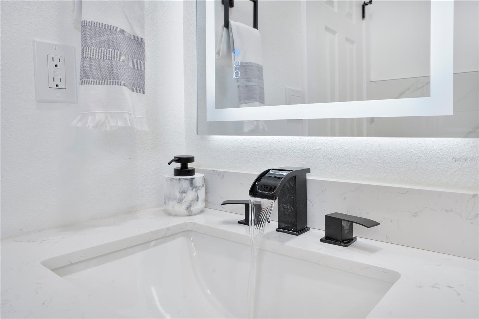 Image 30 of 43 For 3925 De Kalb Drive