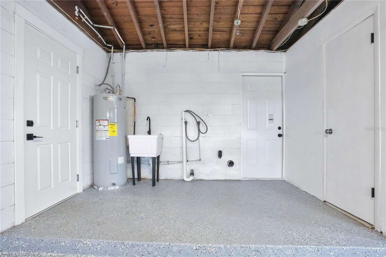 Image 33 of 43 For 3925 De Kalb Drive