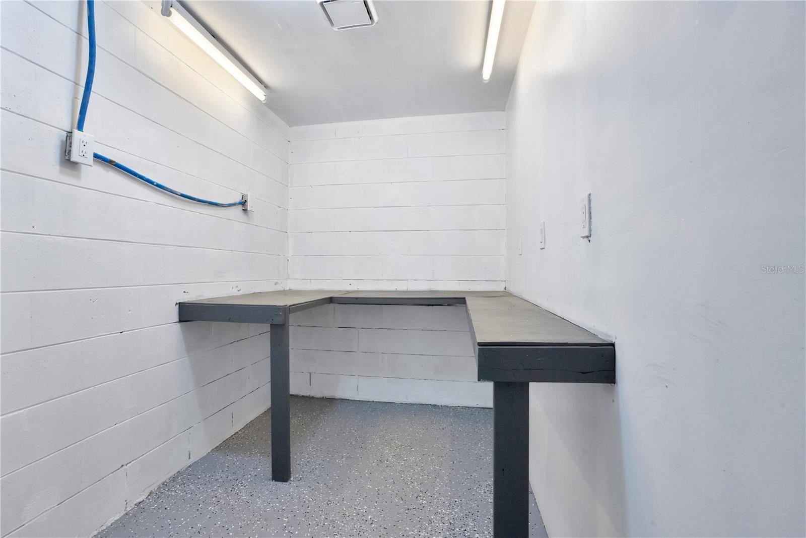 Image 34 of 43 For 3925 De Kalb Drive