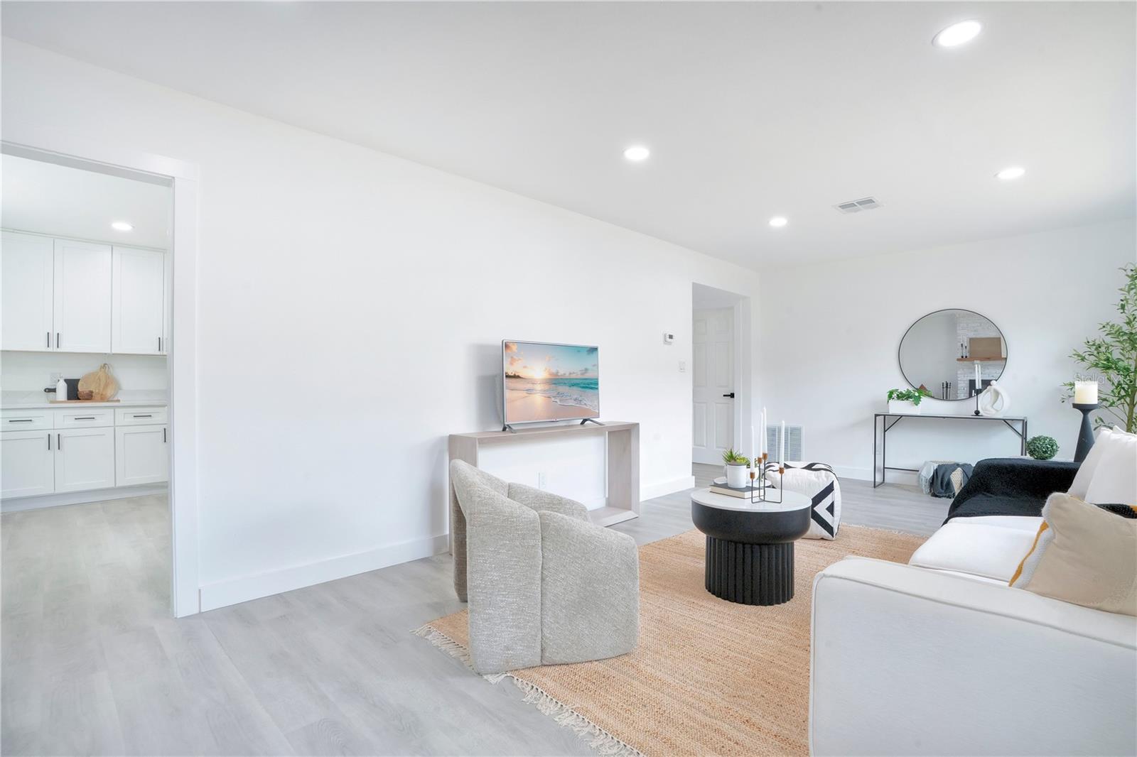 Image 9 of 43 For 3925 De Kalb Drive