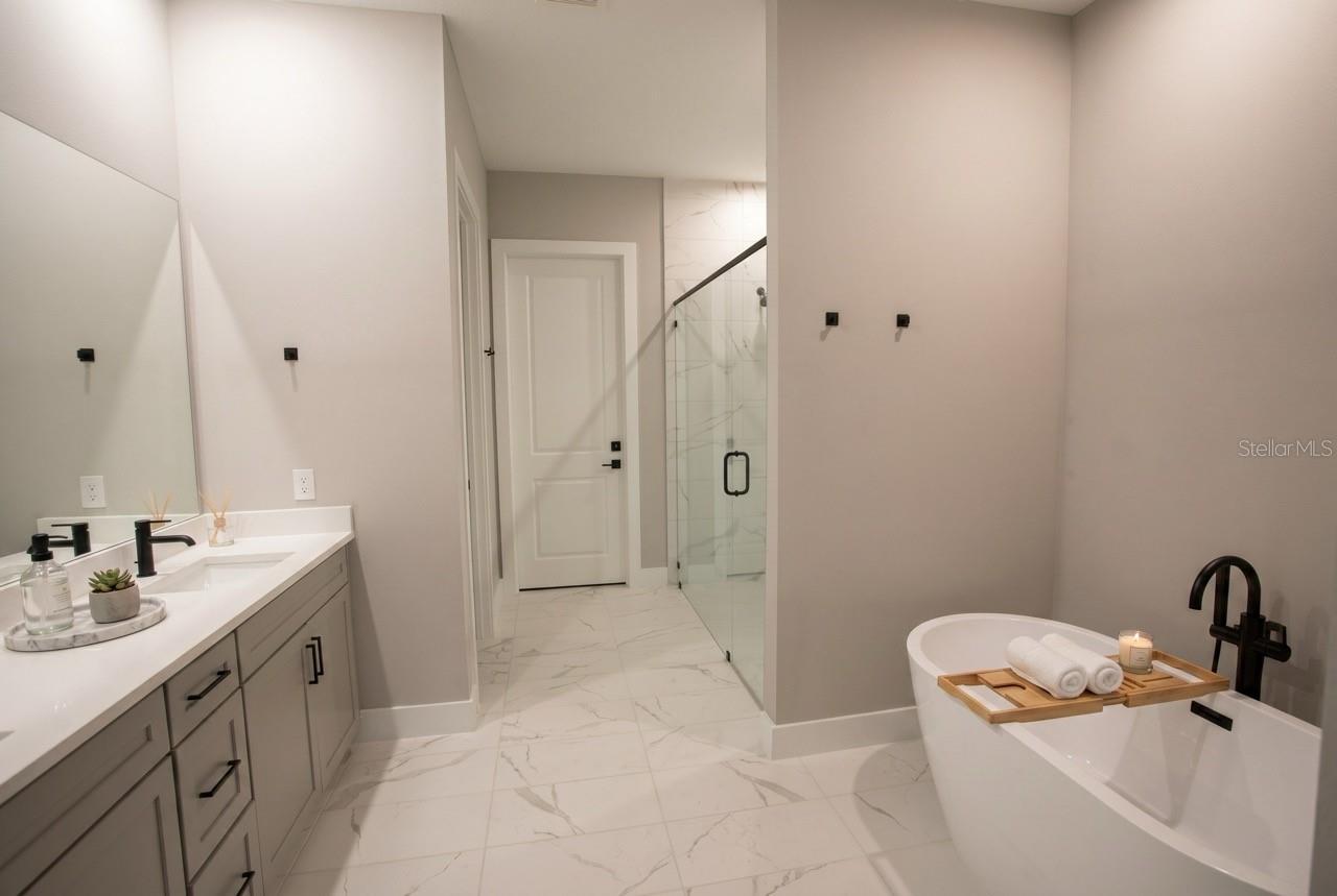 Image 17 of 38 For 16046 Vetta Drive